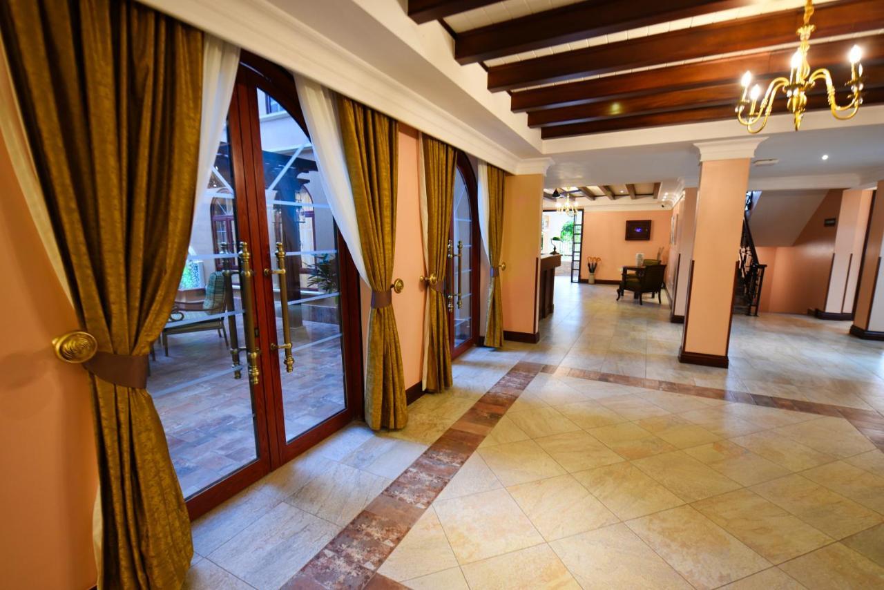 Casa Solada Hotel カンパラ エクステリア 写真